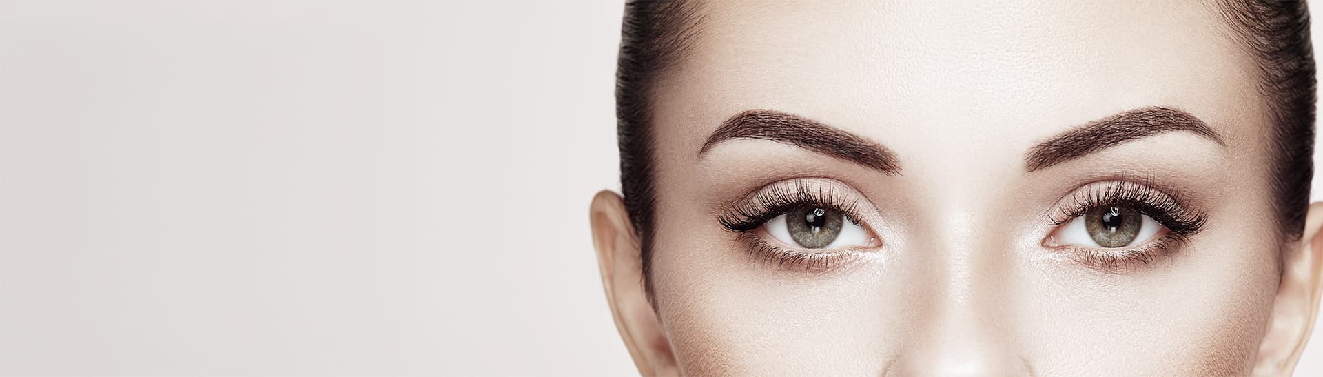 Woman with great eyelashes